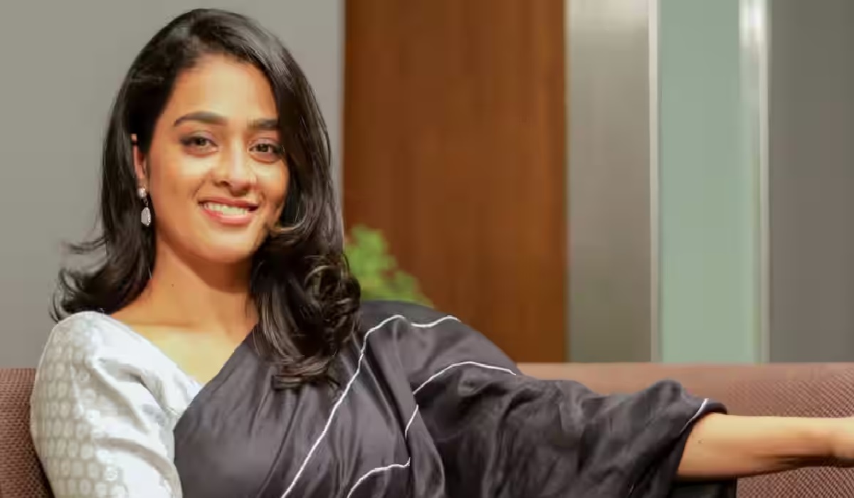 காயத்ரி ஷங்கராவின் தாராள கவர்ச்சி ஸ்டில்கள் – அடுத்த லெவல் கிளாமர்!