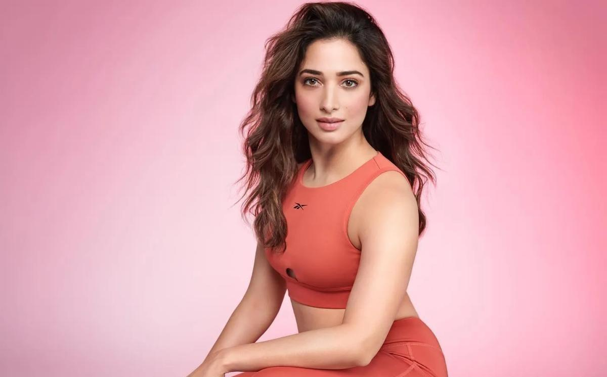 Tamannaah’s new style : தமன்னாவின் புதிய ஸ்டைல்: மேகமா அல்லது ஆடையா?