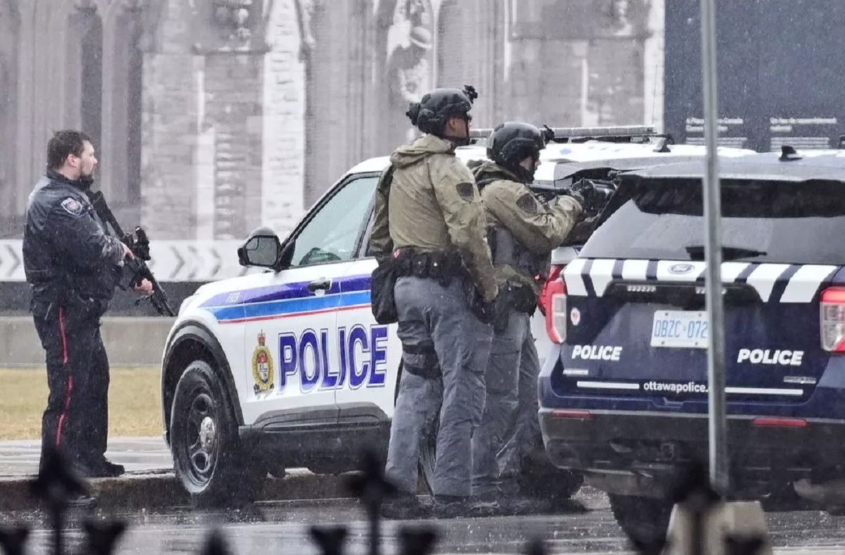 Canada Parliament on lockdown: கனடா பாராளுமன்றம் லாக்-டவுன் ! பொலிசார் குவிப்பு …