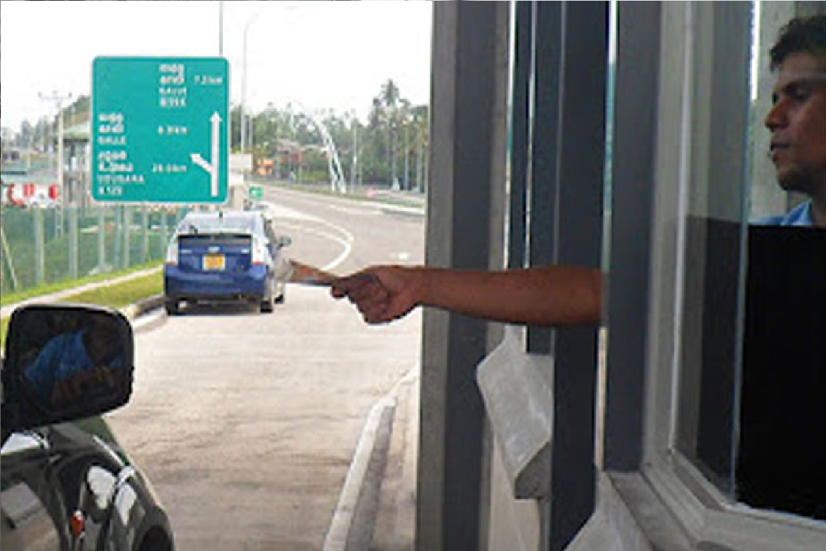மே 1 முதல் நெடுஞ்சாலை கட்டணங்களுக்கு டெபிட், கிரெடிட் கார்டுகள் செல்லும்
